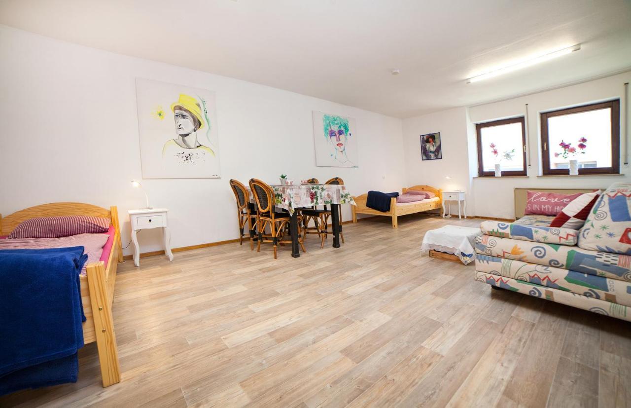 Haus Haas Zimmer&Fewo Lägenhet Lauda-Königshofen Exteriör bild